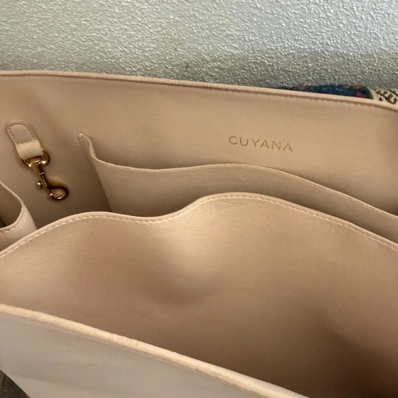 Cuyana Easy Zipper Tote - Picture 4 of 6